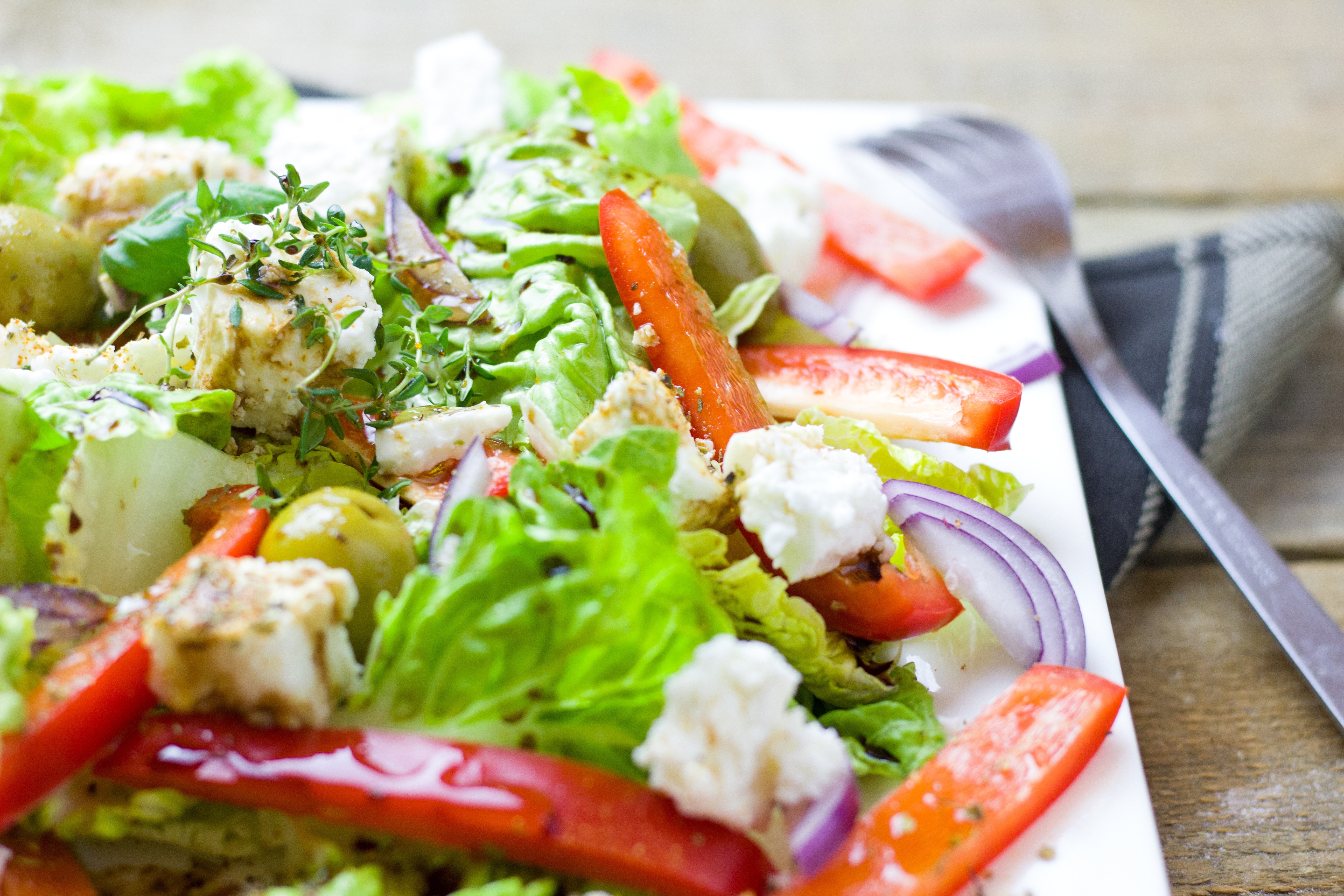 Обед салат овощной. Салаты. Греческий салат. Салат овощ. Легкий овощной салат.