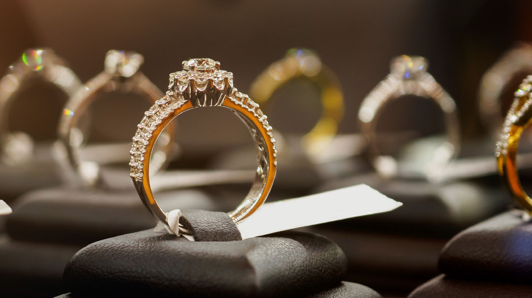 Beautiful fake store wedding rings